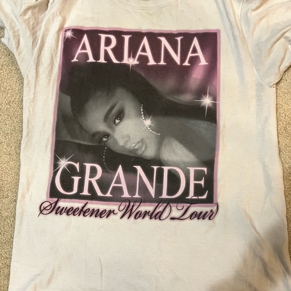 Ariana Grande concert tee - Picture 1 of 3